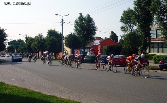 Kolarze na mecie w Kutnie