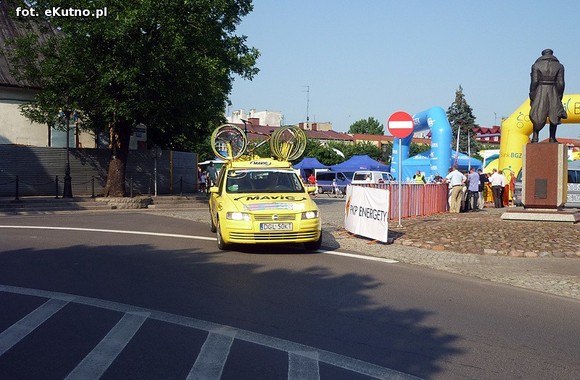 Kolarze na mecie w Kutnie