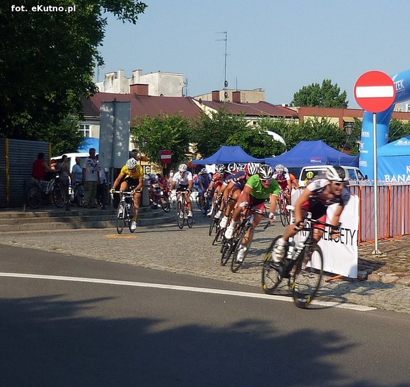 Kolarze na mecie w Kutnie
