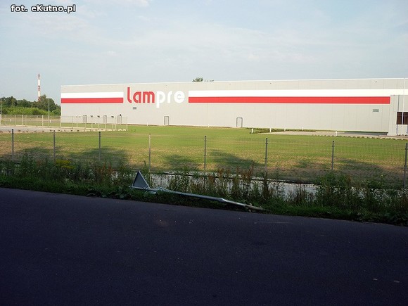 TIR skosił hydrant na ul. Wschodniej. Hoop nie ma wody