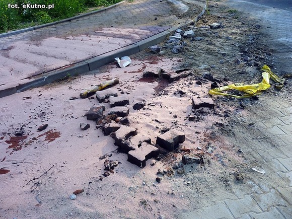 TIR skosił hydrant na ul. Wschodniej. Hoop nie ma wody