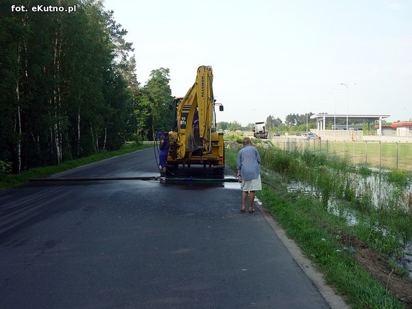 TIR skosił hydrant na ul. Wschodniej. Hoop nie ma wody