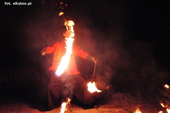 Pod patronatem eKutno.pl: Pierwszy dzień FIREPROOF Festiwal Ognia za nami