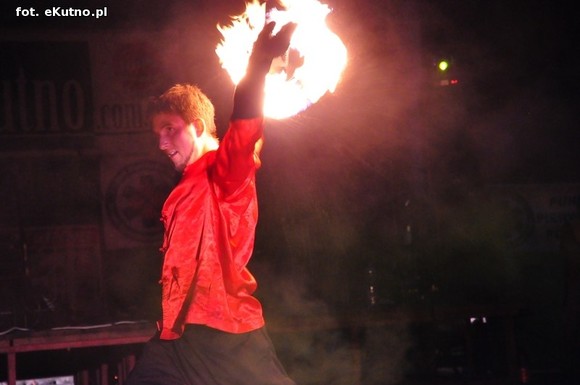 Pod patronatem eKutno.pl: Pierwszy dzień FIREPROOF Festiwal Ognia za nami