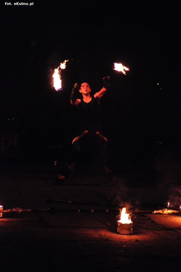Pod patronatem eKutno.pl: Pierwszy dzień FIREPROOF Festiwal Ognia za nami