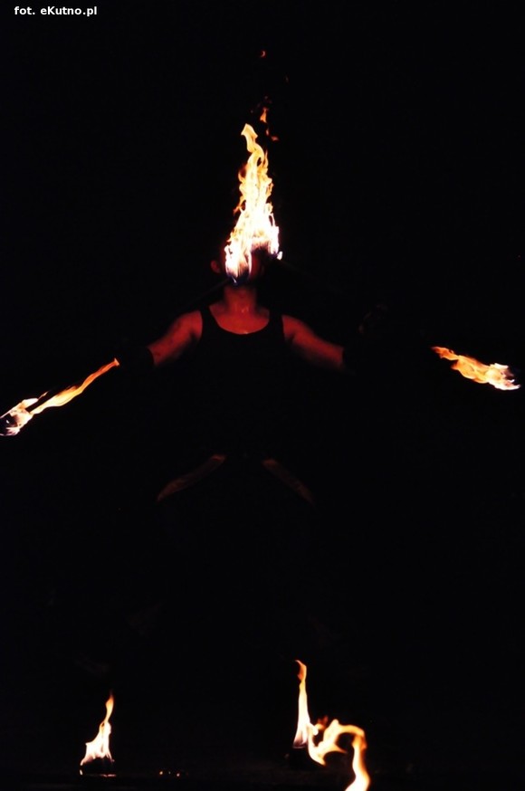 Pod patronatem eKutno.pl: Pierwszy dzień FIREPROOF Festiwal Ognia za nami