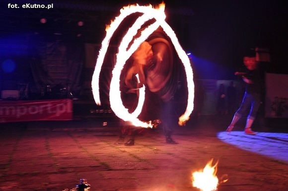 Pod patronatem eKutno.pl: Pierwszy dzień FIREPROOF Festiwal Ognia za nami