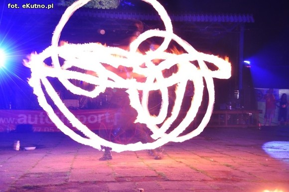 Pod patronatem eKutno.pl: Pierwszy dzień FIREPROOF Festiwal Ognia za nami