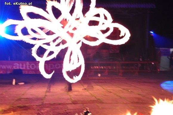 Pod patronatem eKutno.pl: Pierwszy dzień FIREPROOF Festiwal Ognia za nami