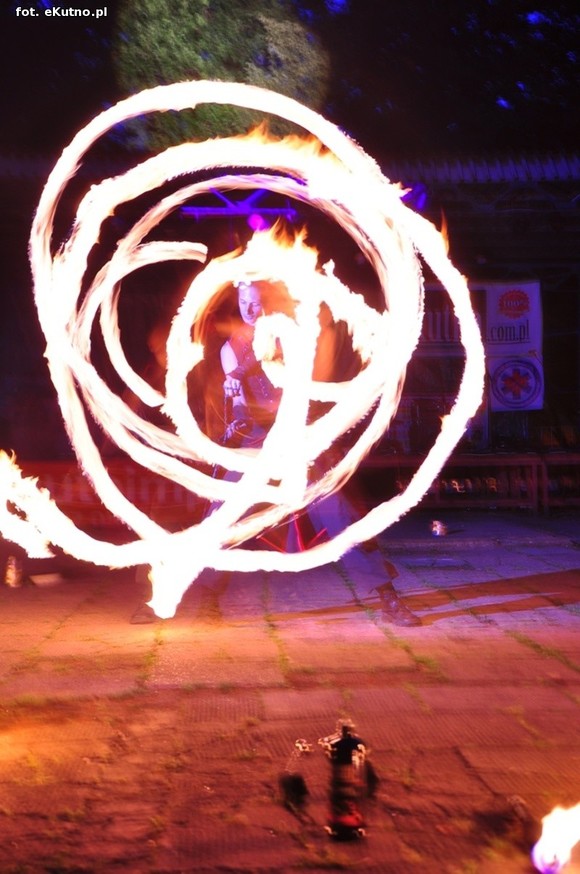 Pod patronatem eKutno.pl: Pierwszy dzień FIREPROOF Festiwal Ognia za nami