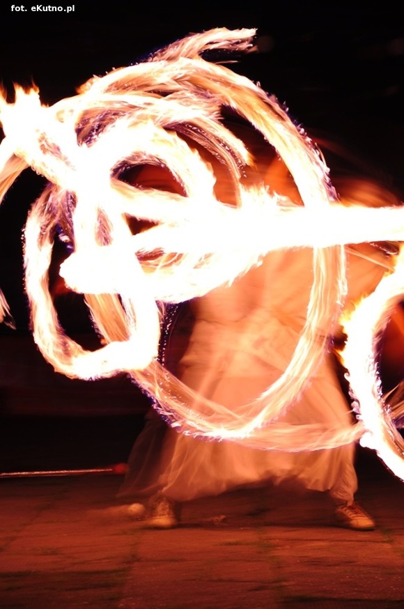 Pod patronatem eKutno.pl: Pierwszy dzień FIREPROOF Festiwal Ognia za nami