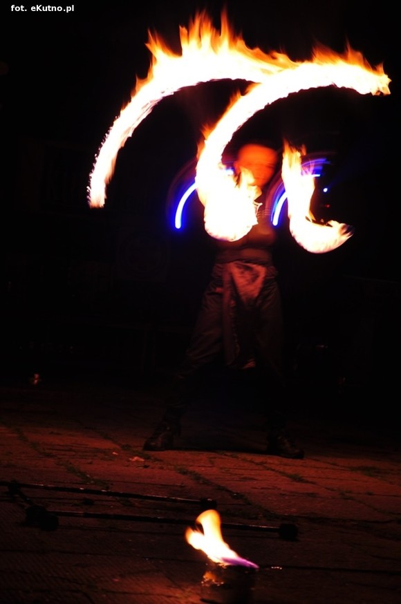 Pod patronatem eKutno.pl: Pierwszy dzień FIREPROOF Festiwal Ognia za nami