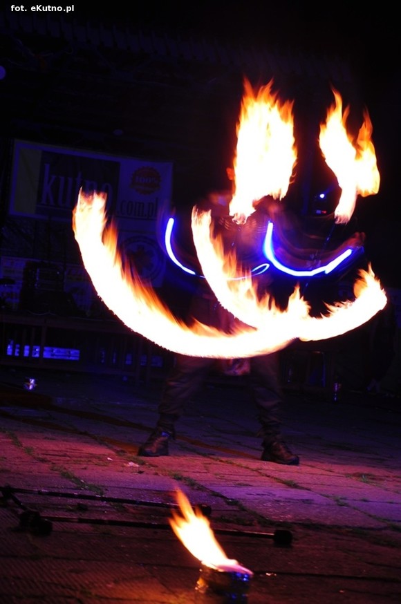 Pod patronatem eKutno.pl: Pierwszy dzień FIREPROOF Festiwal Ognia za nami