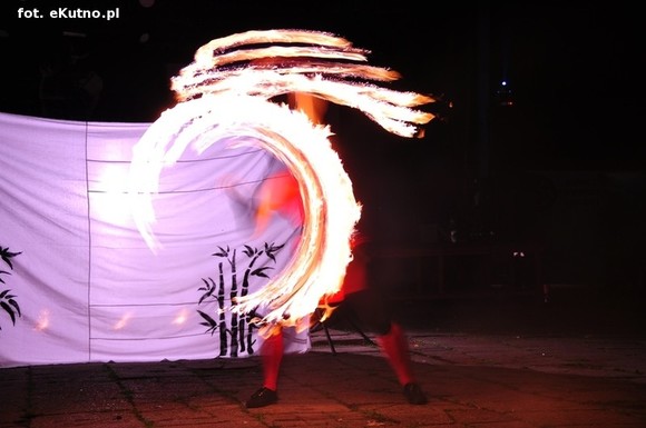 Pod patronatem eKutno.pl: Pierwszy dzień FIREPROOF Festiwal Ognia za nami