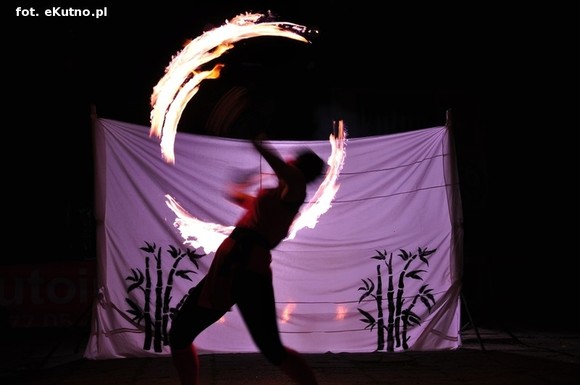 Pod patronatem eKutno.pl: Pierwszy dzień FIREPROOF Festiwal Ognia za nami