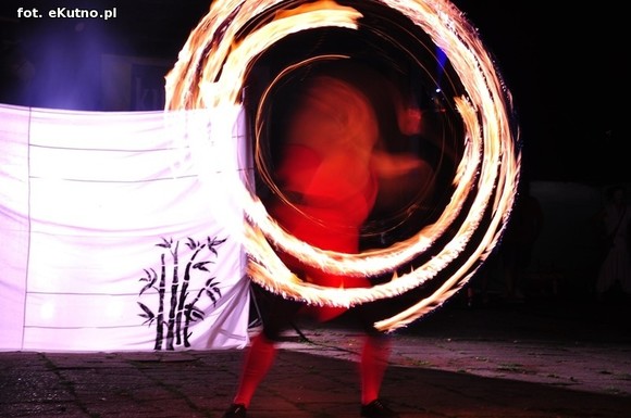 Pod patronatem eKutno.pl: Pierwszy dzień FIREPROOF Festiwal Ognia za nami