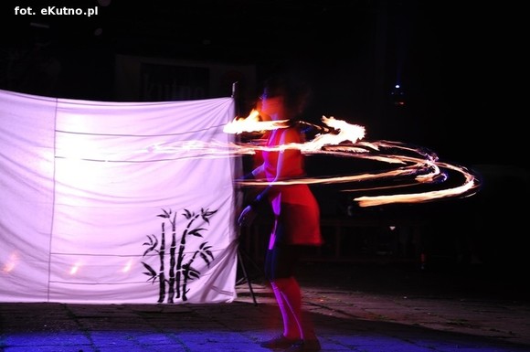 Pod patronatem eKutno.pl: Pierwszy dzień FIREPROOF Festiwal Ognia za nami