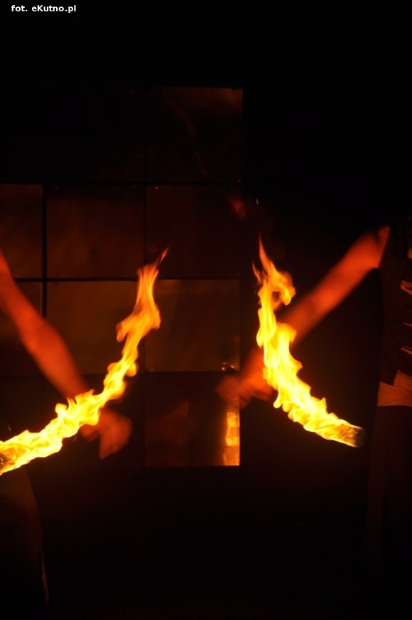 Pod patronatem eKutno.pl: Fireshow na wysokim poziomie. Kutnowski Festiwal Ognia zakończony