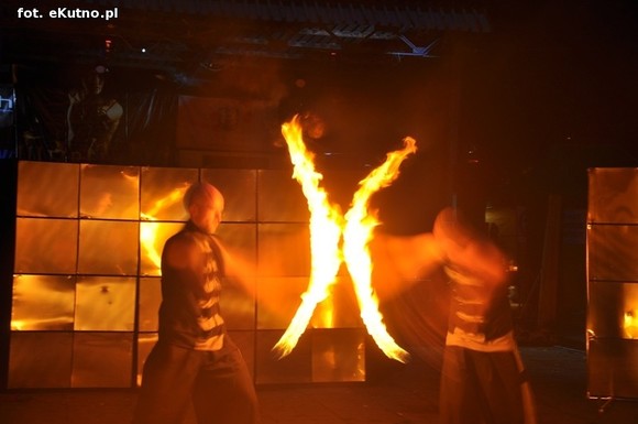 Pod patronatem eKutno.pl: Fireshow na wysokim poziomie. Kutnowski Festiwal Ognia zakończony