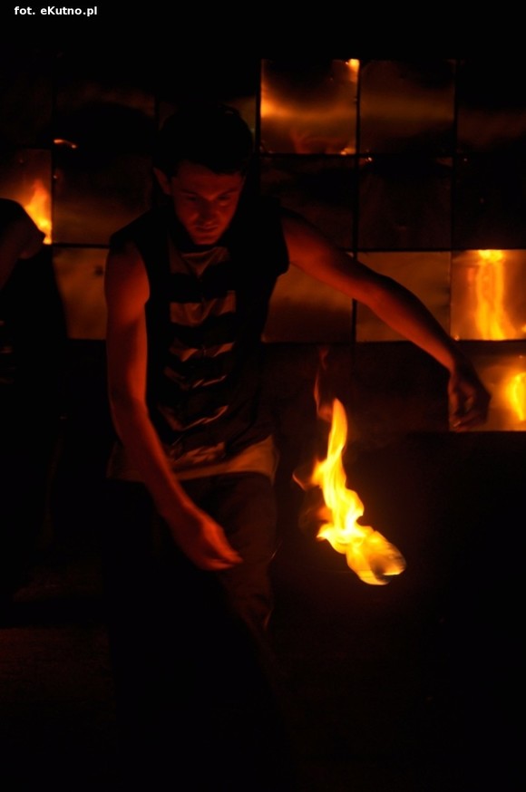 Pod patronatem eKutno.pl: Fireshow na wysokim poziomie. Kutnowski Festiwal Ognia zakończony
