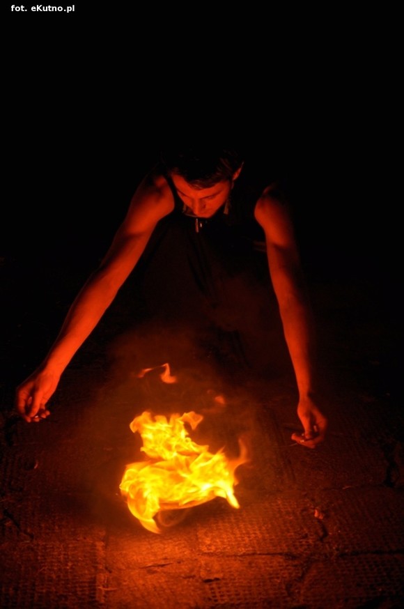Pod patronatem eKutno.pl: Fireshow na wysokim poziomie. Kutnowski Festiwal Ognia zakończony