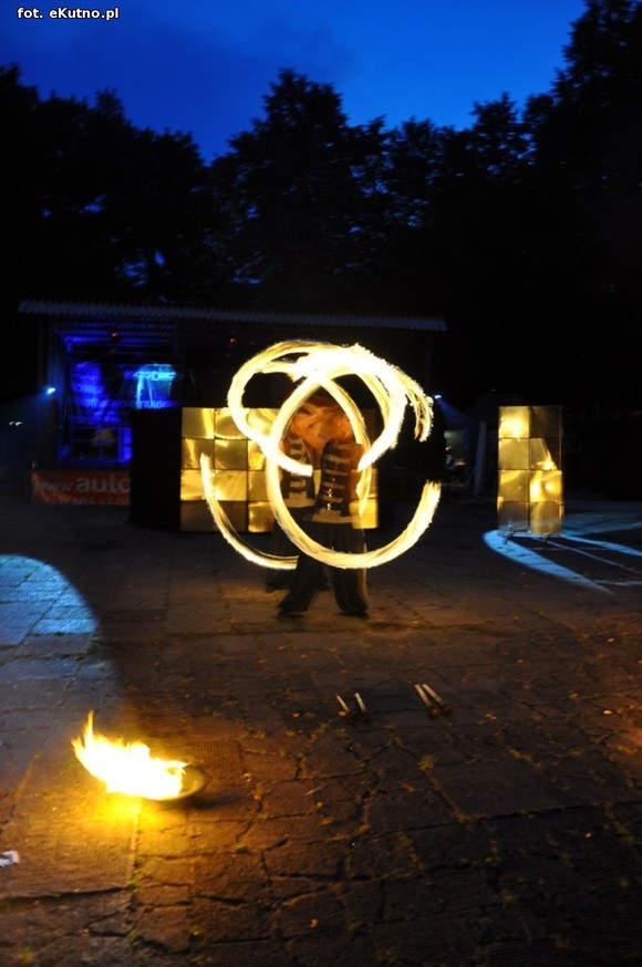Pod patronatem eKutno.pl: Fireshow na wysokim poziomie. Kutnowski Festiwal Ognia zakończony