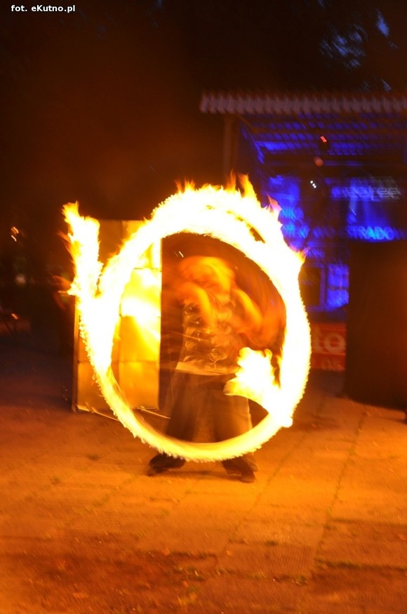 Pod patronatem eKutno.pl: Fireshow na wysokim poziomie. Kutnowski Festiwal Ognia zakończony