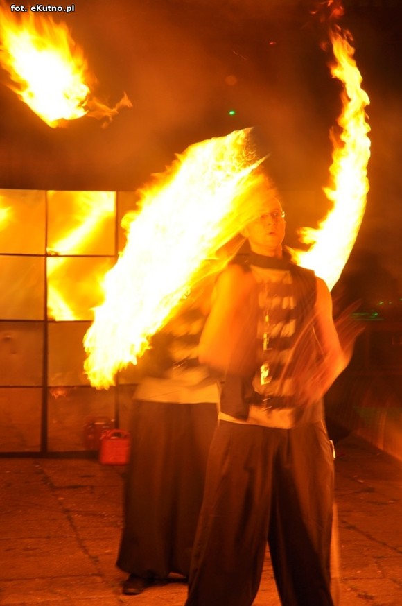 Pod patronatem eKutno.pl: Fireshow na wysokim poziomie. Kutnowski Festiwal Ognia zakończony