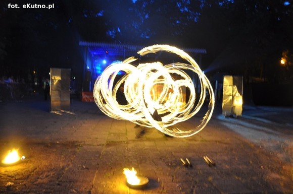 Pod patronatem eKutno.pl: Fireshow na wysokim poziomie. Kutnowski Festiwal Ognia zakończony