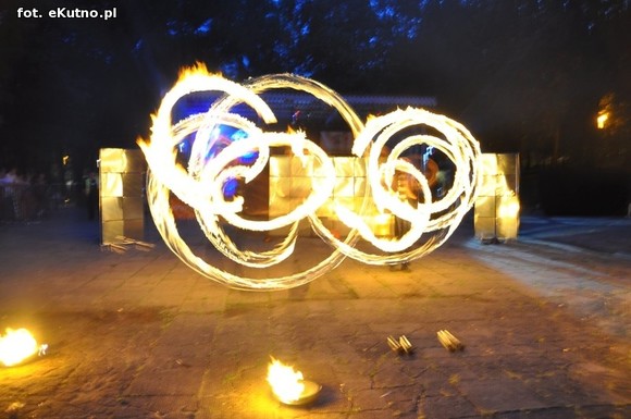 Pod patronatem eKutno.pl: Fireshow na wysokim poziomie. Kutnowski Festiwal Ognia zakończony