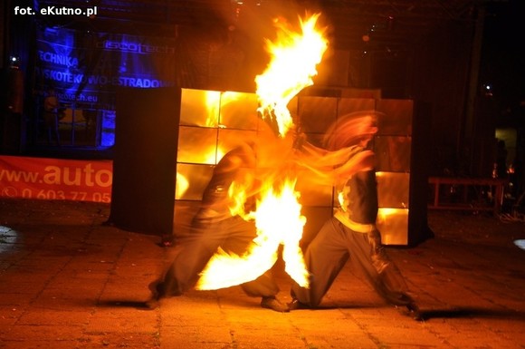 Pod patronatem eKutno.pl: Fireshow na wysokim poziomie. Kutnowski Festiwal Ognia zakończony