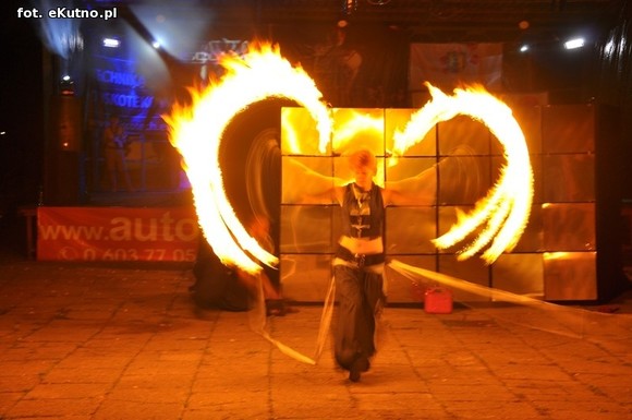 Pod patronatem eKutno.pl: Fireshow na wysokim poziomie. Kutnowski Festiwal Ognia zakończony
