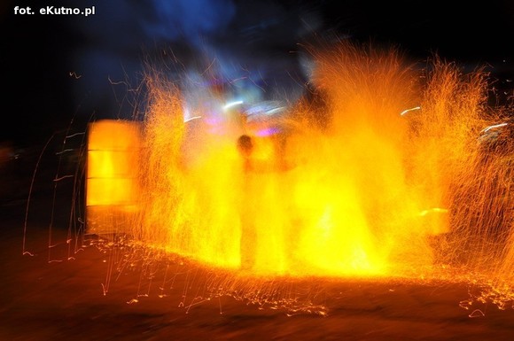 Pod patronatem eKutno.pl: Fireshow na wysokim poziomie. Kutnowski Festiwal Ognia zakończony