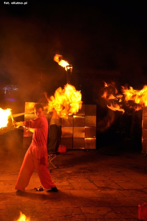Pod patronatem eKutno.pl: Fireshow na wysokim poziomie. Kutnowski Festiwal Ognia zakończony