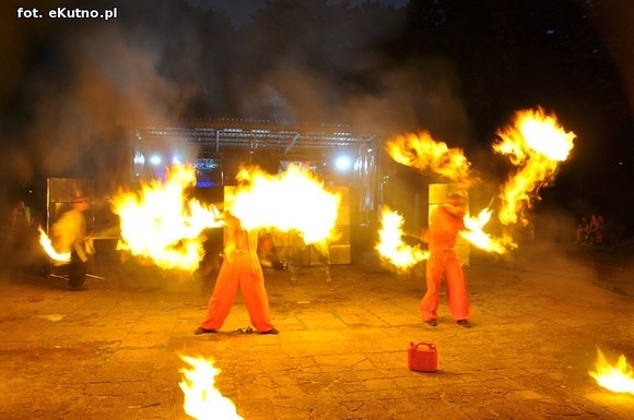 Pod patronatem eKutno.pl: Fireshow na wysokim poziomie. Kutnowski Festiwal Ognia zakończony