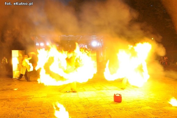 Pod patronatem eKutno.pl: Fireshow na wysokim poziomie. Kutnowski Festiwal Ognia zakończony
