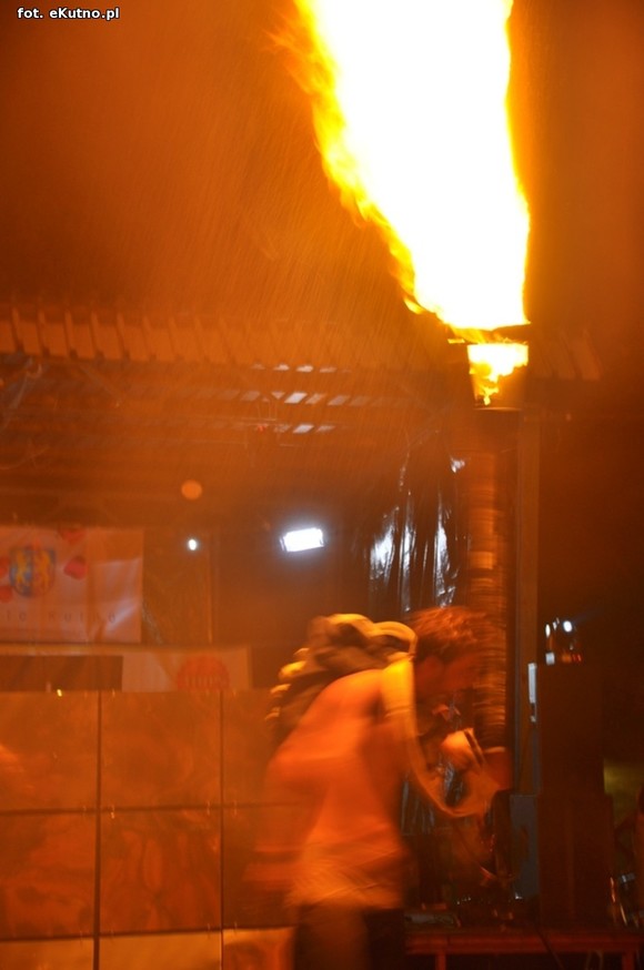 Pod patronatem eKutno.pl: Fireshow na wysokim poziomie. Kutnowski Festiwal Ognia zakończony