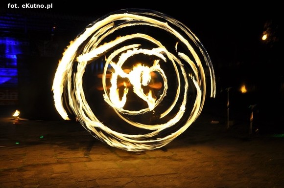 Pod patronatem eKutno.pl: Fireshow na wysokim poziomie. Kutnowski Festiwal Ognia zakończony