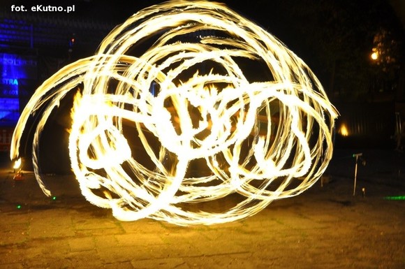 Pod patronatem eKutno.pl: Fireshow na wysokim poziomie. Kutnowski Festiwal Ognia zakończony