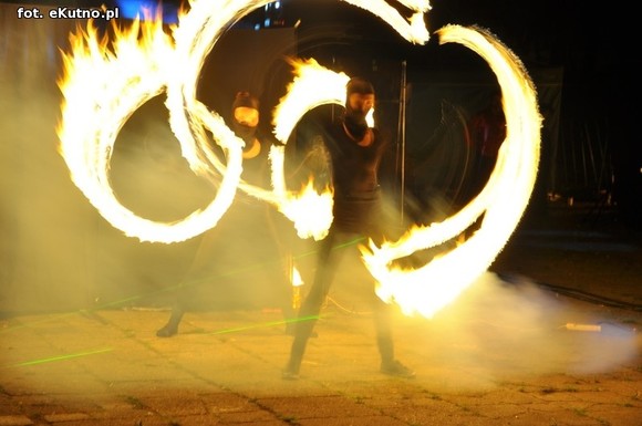 Pod patronatem eKutno.pl: Fireshow na wysokim poziomie. Kutnowski Festiwal Ognia zakończony