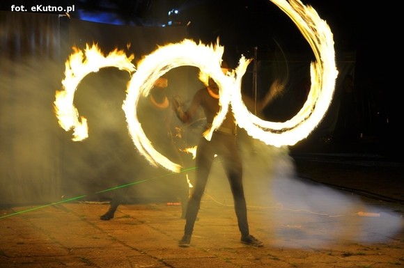 Pod patronatem eKutno.pl: Fireshow na wysokim poziomie. Kutnowski Festiwal Ognia zakończony
