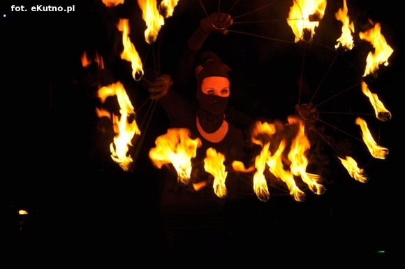 Pod patronatem eKutno.pl: Fireshow na wysokim poziomie. Kutnowski Festiwal Ognia zakończony