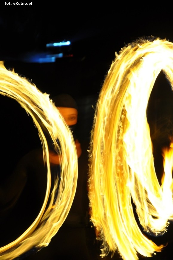Pod patronatem eKutno.pl: Fireshow na wysokim poziomie. Kutnowski Festiwal Ognia zakończony