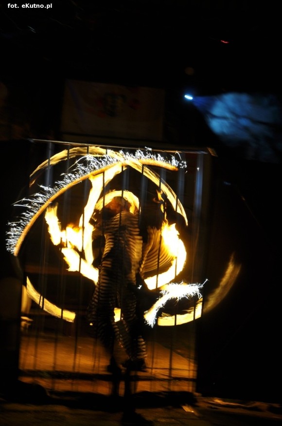 Pod patronatem eKutno.pl: Fireshow na wysokim poziomie. Kutnowski Festiwal Ognia zakończony