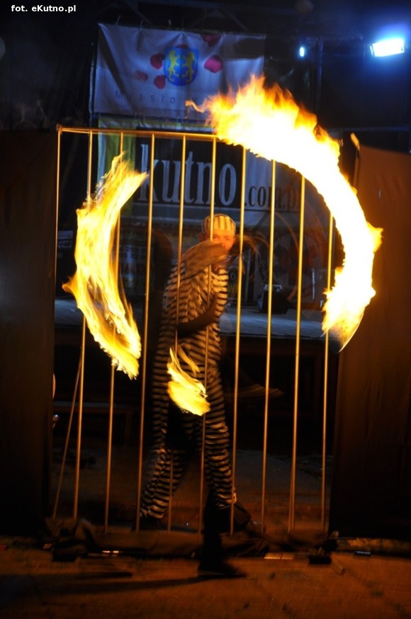 Pod patronatem eKutno.pl: Fireshow na wysokim poziomie. Kutnowski Festiwal Ognia zakończony