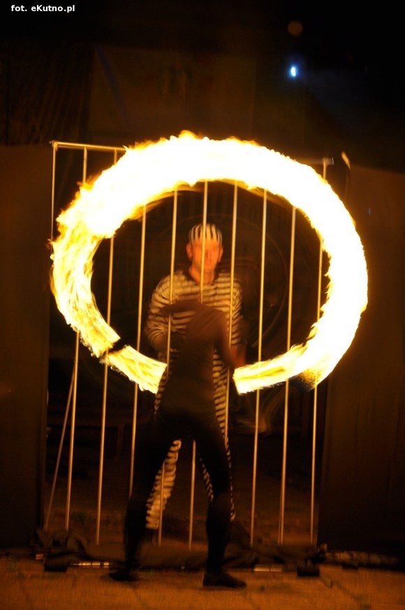 Pod patronatem eKutno.pl: Fireshow na wysokim poziomie. Kutnowski Festiwal Ognia zakończony