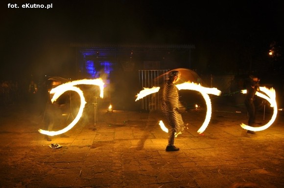 Pod patronatem eKutno.pl: Fireshow na wysokim poziomie. Kutnowski Festiwal Ognia zakończony