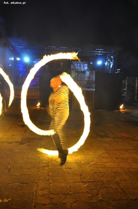 Pod patronatem eKutno.pl: Fireshow na wysokim poziomie. Kutnowski Festiwal Ognia zakończony