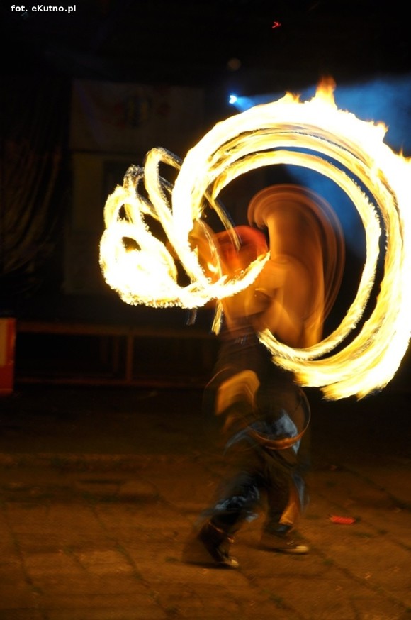 Pod patronatem eKutno.pl: Fireshow na wysokim poziomie. Kutnowski Festiwal Ognia zakończony