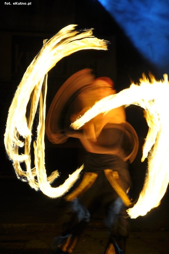 Pod patronatem eKutno.pl: Fireshow na wysokim poziomie. Kutnowski Festiwal Ognia zakończony